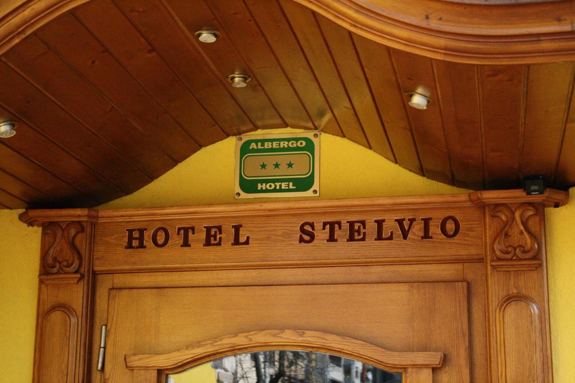 Hotel Stelvio Varese Exterior photo