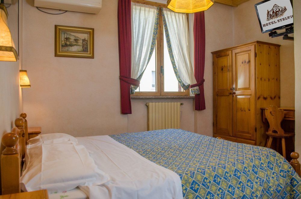 Hotel Stelvio Varese Exterior photo